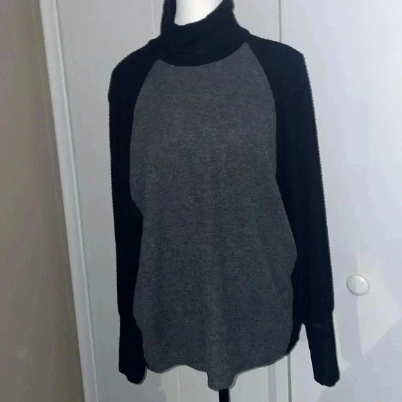 Anthropologie H By Bordeaux S Long Sleeve color block Turtleneck Gray/black - Picture 1 of 4